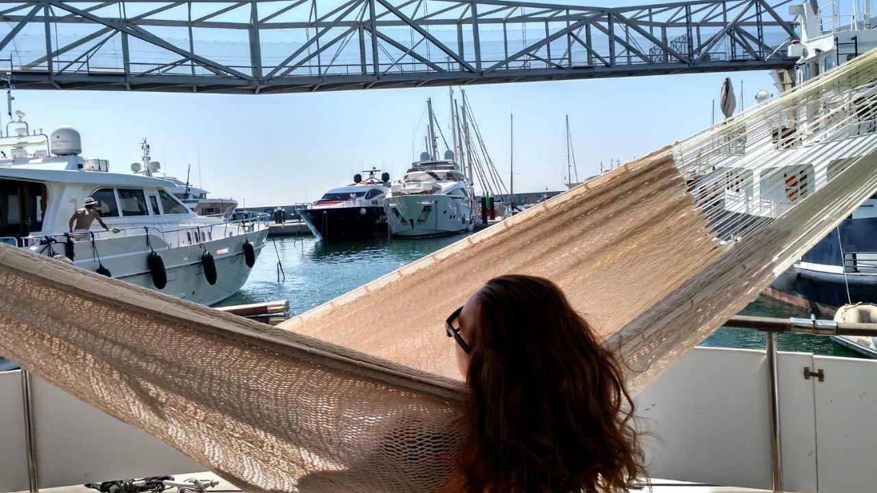Your Own Private Yacht Hotel Sant Adria de Besos Exterior foto