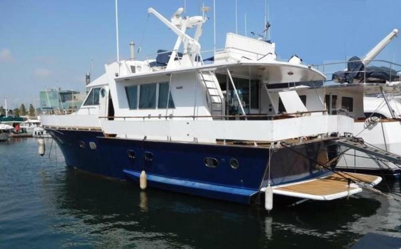 Your Own Private Yacht Hotel Sant Adria de Besos Exterior foto